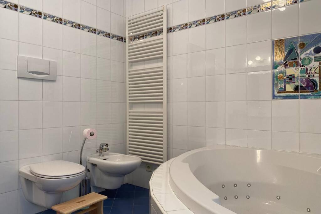 Grosse Wohnung Mit Garagenparkplatz Fiè Zewnętrze zdjęcie